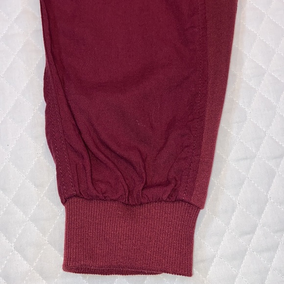 Seven7 Utility Joggers. Maroon. Like New. Size Small. - Picture 4 of 9